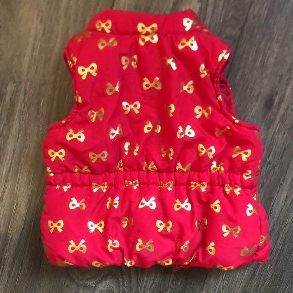 Red puffy baby vest 6-9 months - Picture 6 of 6